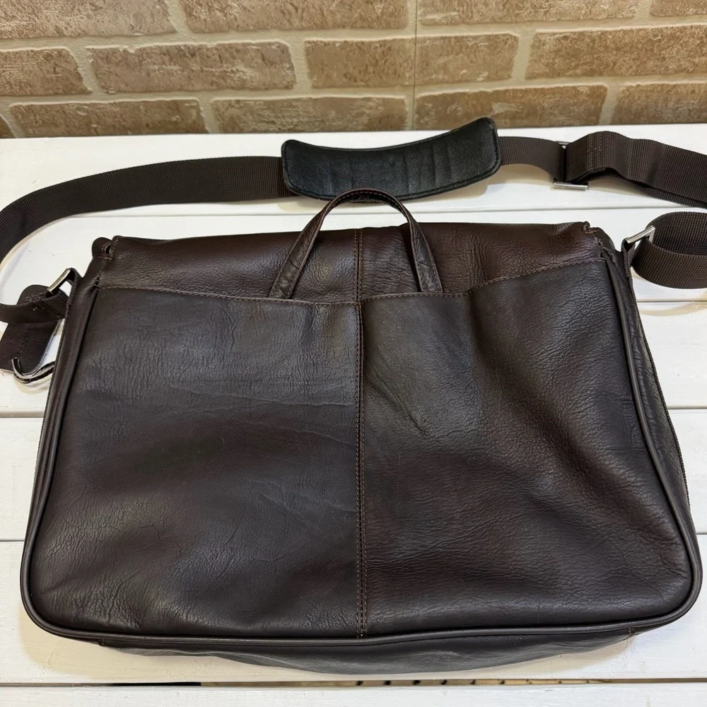 KENNETH COLE REACTION COLOMBIAN LEATHER CROSSBODY MESSENGER BAG